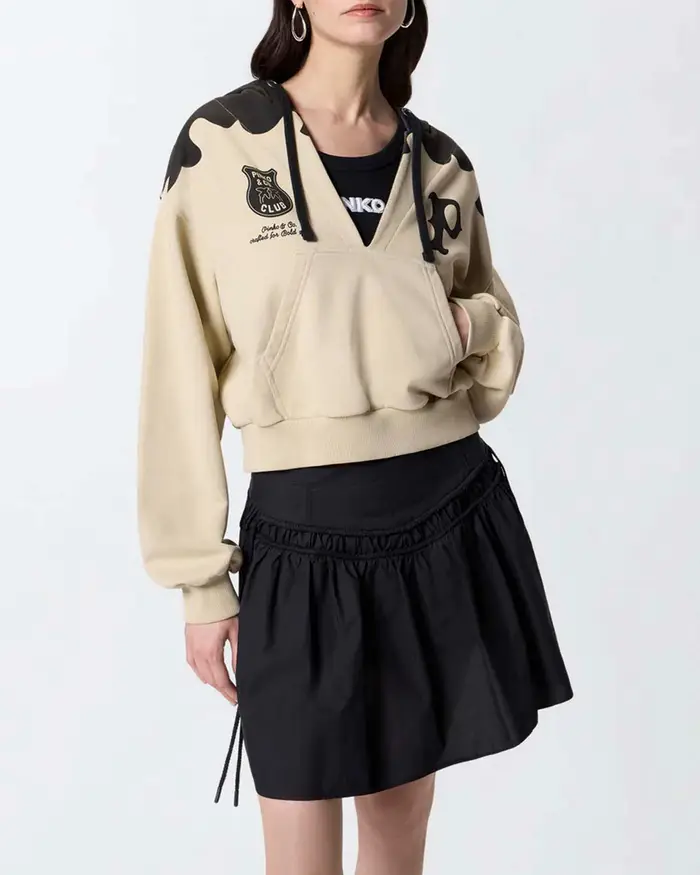 Felpa cropped Pinko beige e nera con cappuccio e stampe stile rodeo con lettering logo
