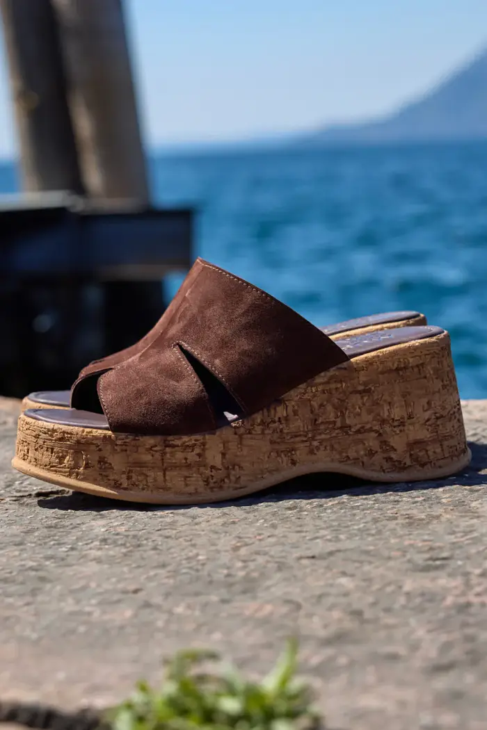 PITTARELLO Sandalo marrone in pelle con zeppa Must Have 11937 [TESTA DI MORO]