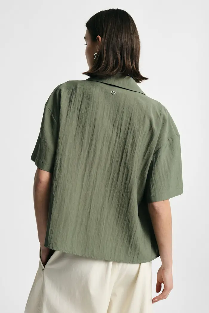 Camicia boxy con tasca frontale e maniche corte Salvia miniatura 4