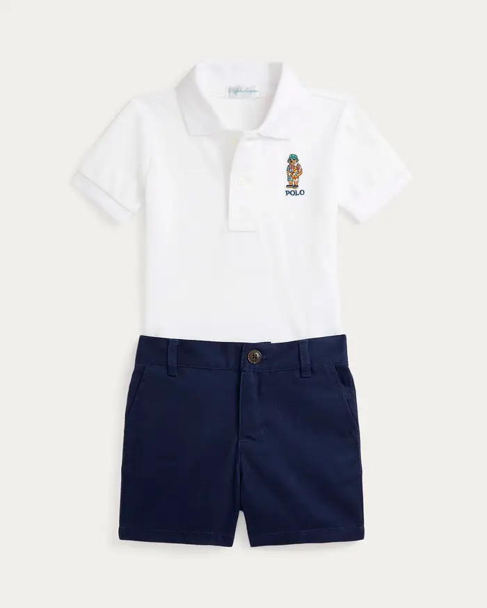 Completo Polo Ralph Lauren composto da polo bianca e bermuda blu con Polo Bear
