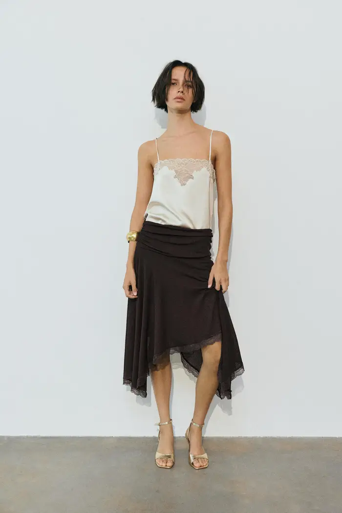 Pull&Bear Gonna Midi Asimmetrica In Pizzo Marrone