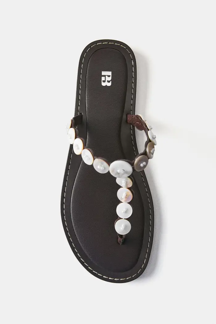 Sandali Bassi Con Bottoni Marrone