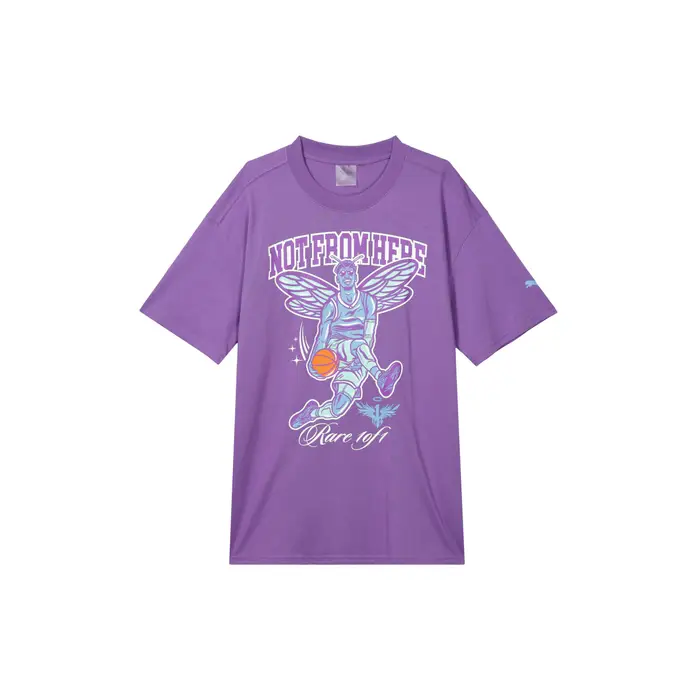 Melo Charlotte Stampa Lettere Personaggio Pallacanestro Casuale Girocollo Manica Corta Spalla Cadente T-Shirt Uomo Top Viola 627744-01 M