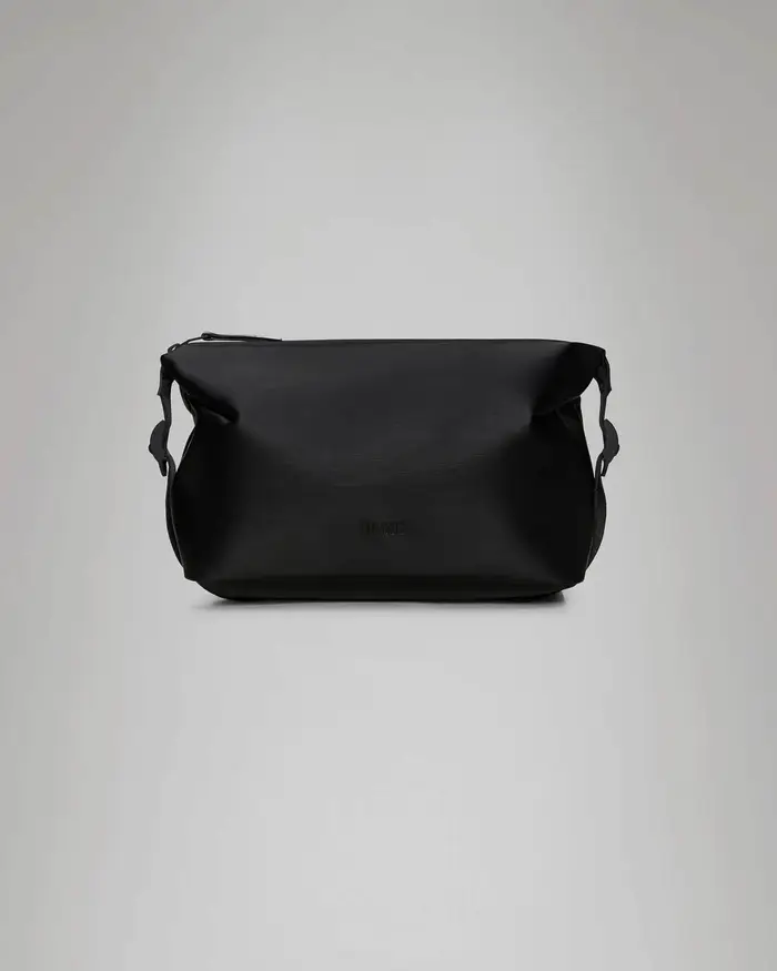 Weekend Wash Bag beauty case Rains nero effetto metallizzato con fibbie laterali regolabili