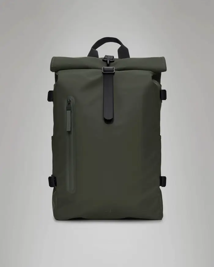 Zaino Rains Rolltop Rucksack Large verde militare in tessuto tecnico impermeabile effetto gommato