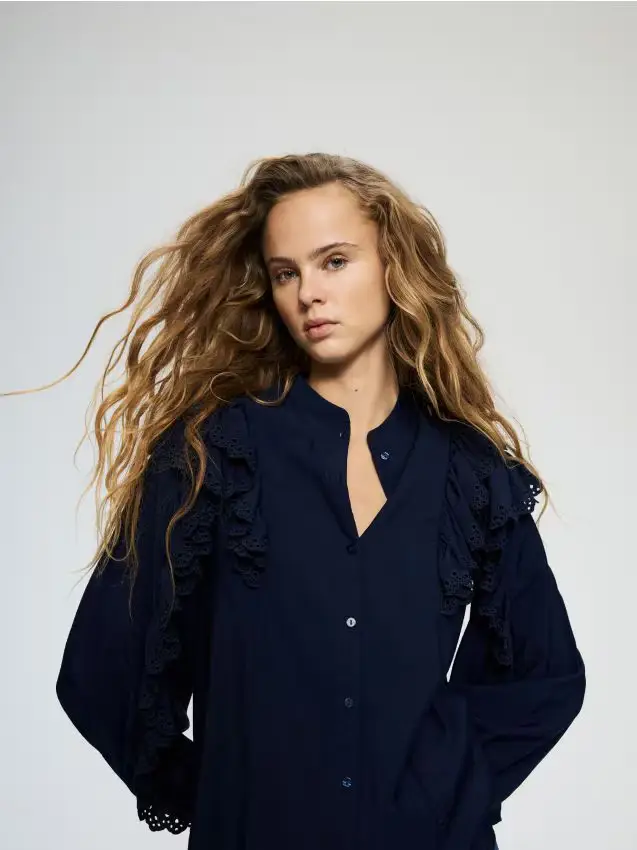 Reserved Camicia con balza - blu scuro