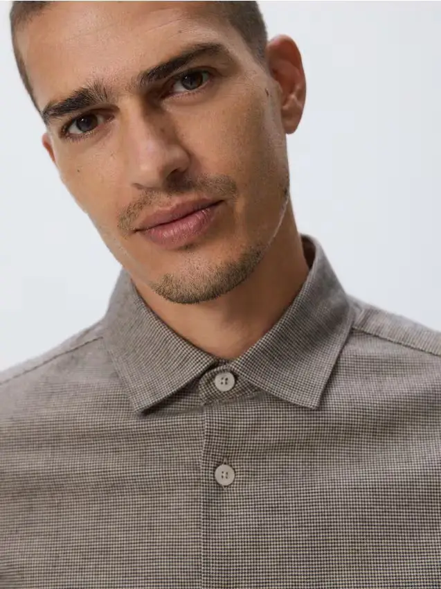 Reserved Camicia regular fit in cotone egiziano - marrone polveroso