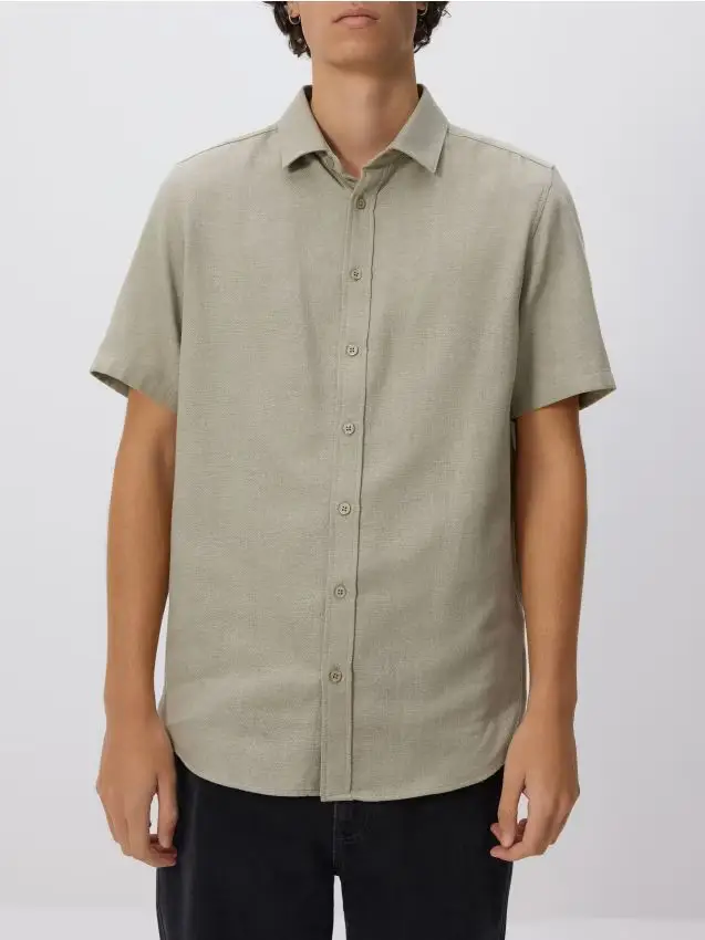 Reserved Camicia regular misto viscosa - verde oliva chiaro