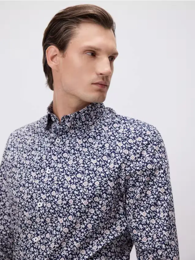 Reserved Camicia slim fit con micro stampa floreale - blu scuro