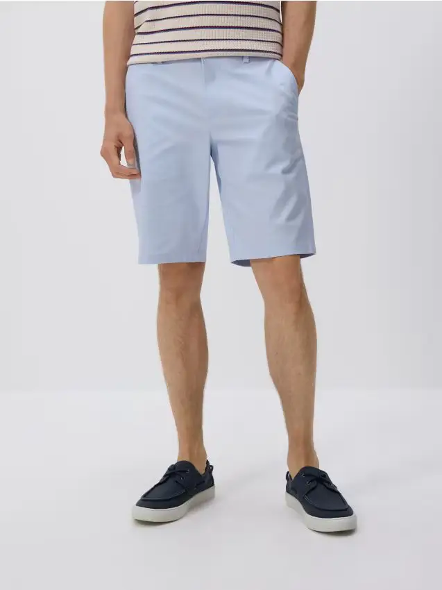 Reserved Pantaloncini chino regular - blu pallido