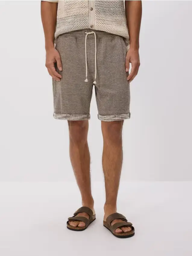 Reserved Pantaloncini strutturati regular - marrone