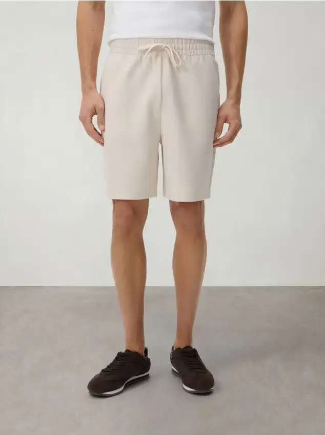 Reserved Pantaloncini tuta regular fit - beige