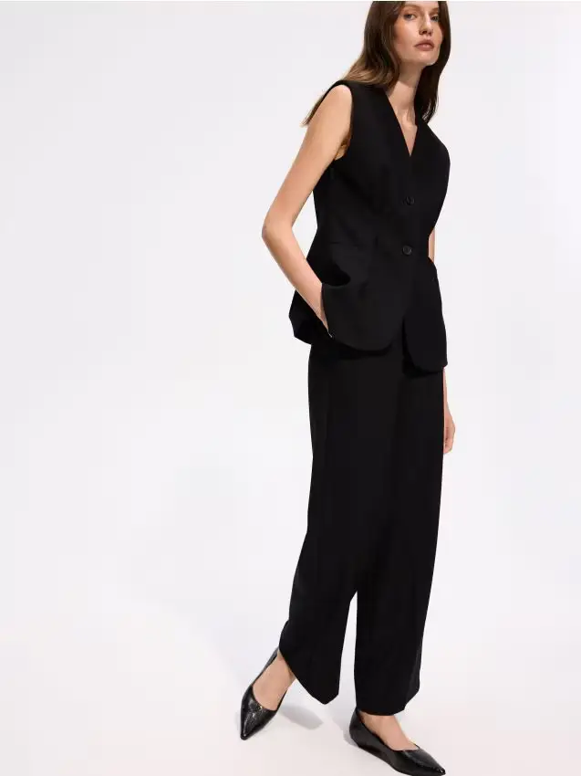 Pantaloni con piega stirata - nero