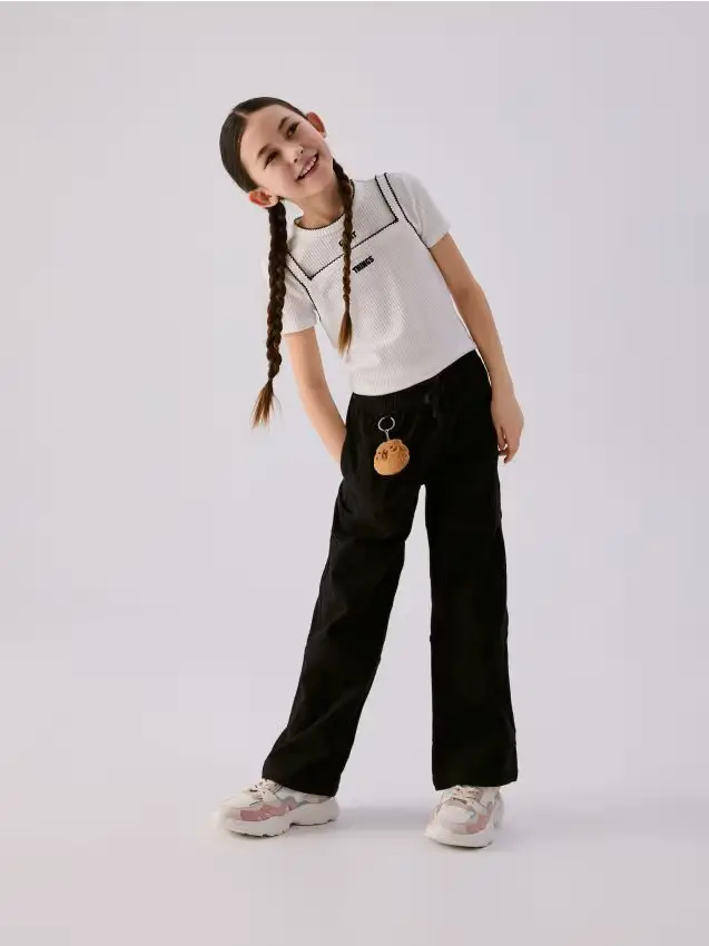 Reserved Pantaloni con portachiavi - nero