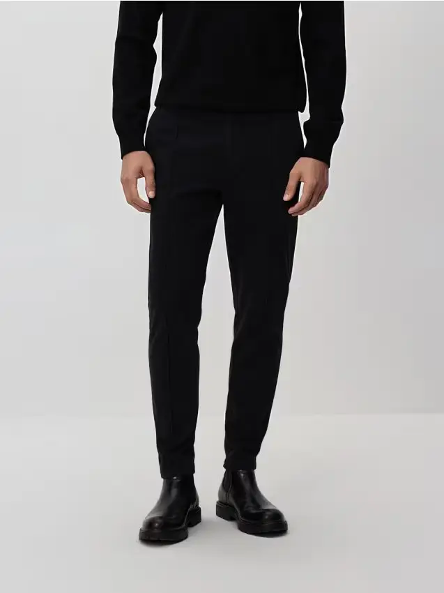 Reserved Pantaloni jogger con pinces - nero