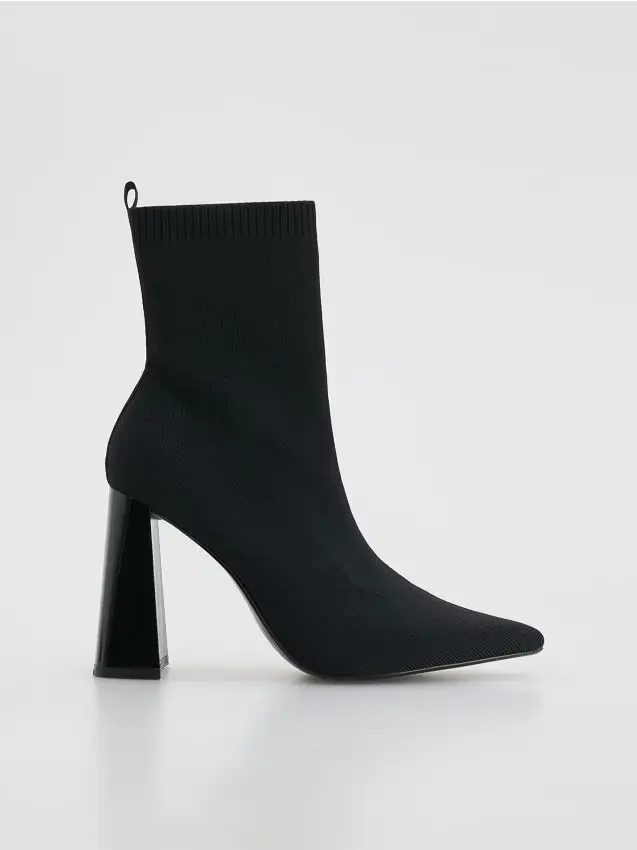 Reserved Stivali con tacco Nero 4440802