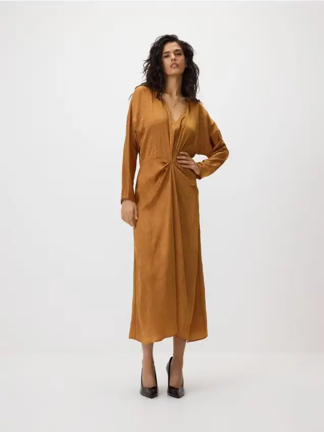 Reserved Vestito con drappeggio - marrone dorato