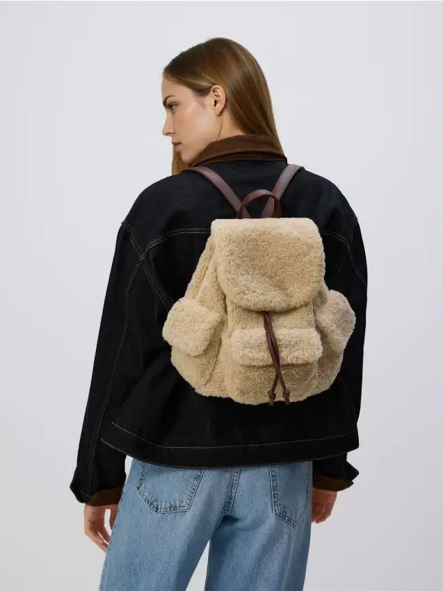 Reserved Zaino in ecopelle tipo agnello - beige