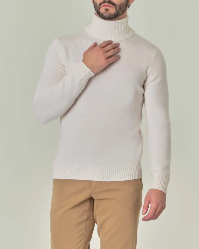 Dolcevita color latte in misto lana e cachemire finezza 7