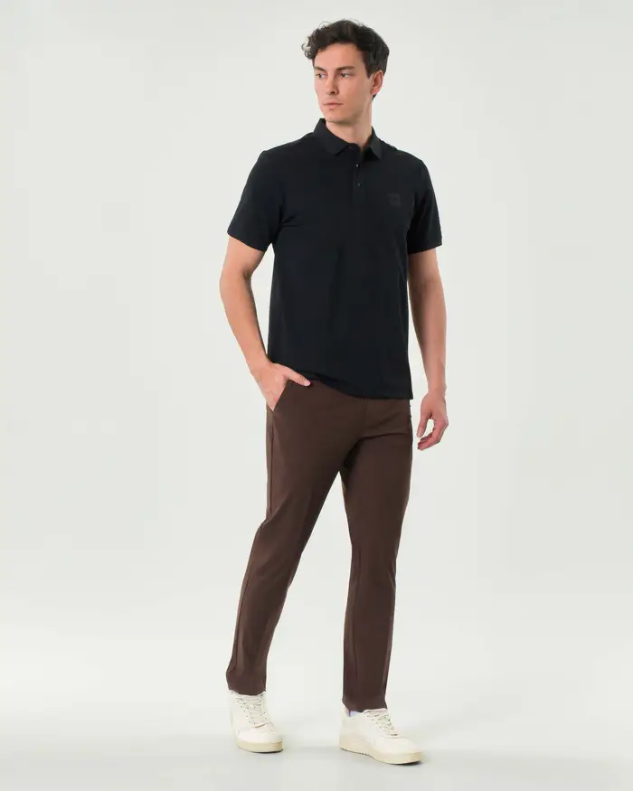 Rodolfo Pellizzari Pantaloni chino slim marrone in tessuto tecnico stretch