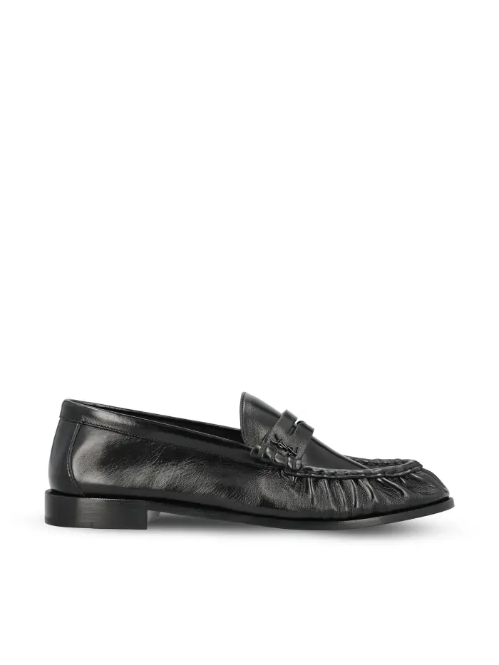 Mocassini realizzati in pelle NERO