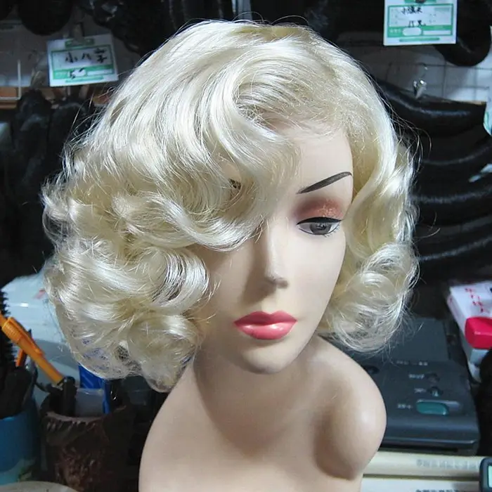 SCIONE Parrucca cosplay Marilyn stile caldo corto biondo chiaro moda parrucche per capelli ricci + cappuccio per parrucca oro