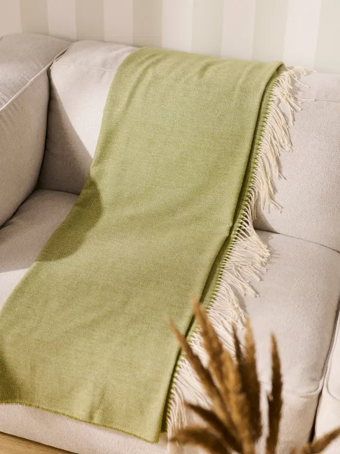 Coperta con frange - verde oliva chiaro