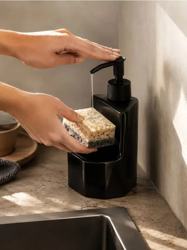 Sinsay Dispenser di liquido con supporto per spugna - nero