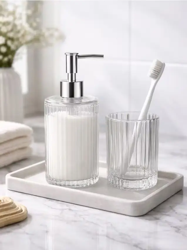 Dispenser per sapone in vetro e porta spazzolini con finitura rigata 2 pack - bianco