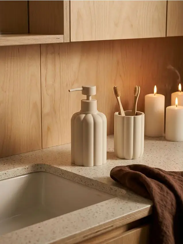 Dispenser per sapone rigato - bianco