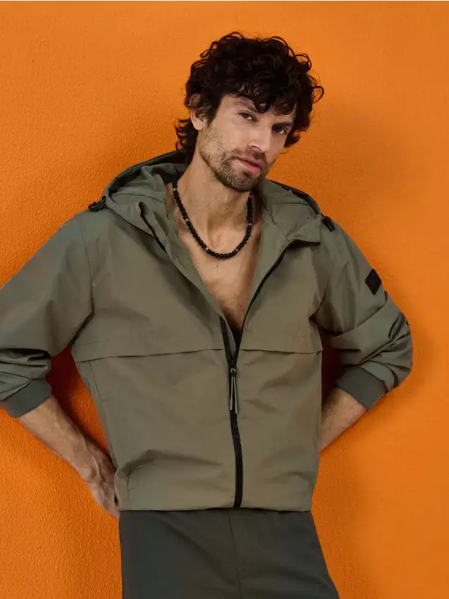 Sinsay Giacca tecnica con cappuccio e polsini elasticizzati - verde-marrone