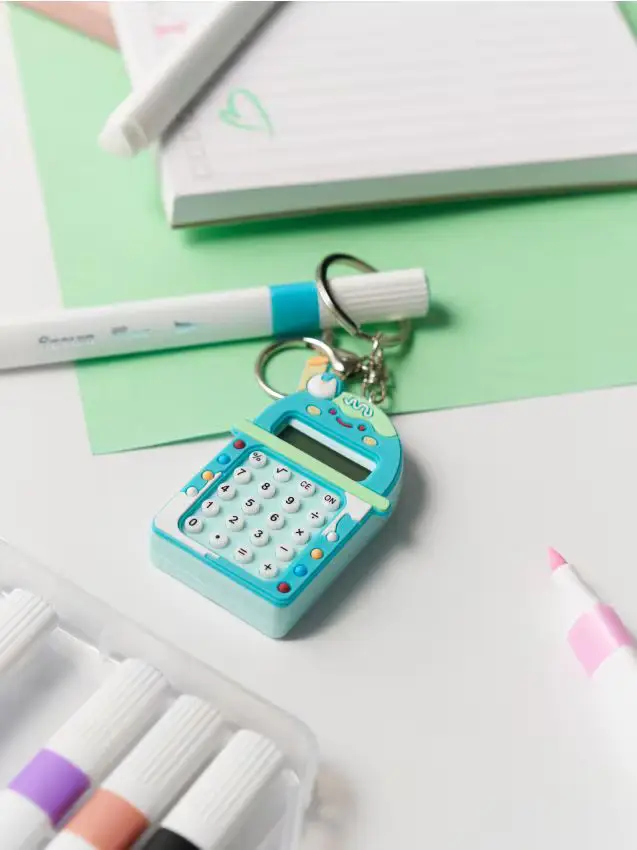 Mini calcolatrice a forma di portachiavi - grigio chiaro