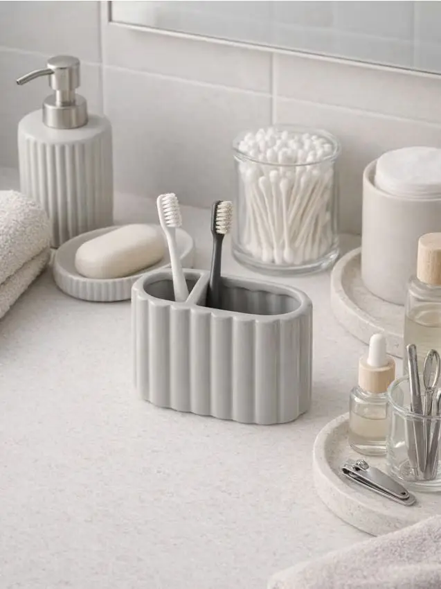 Sinsay Porta spazzolini in ceramica con superficie scanalata - grigio chiaro