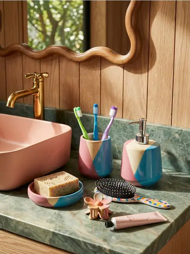 Sinsay Set da bagno portasapone, dosatore per sapone e portaspazzolini - multicolor