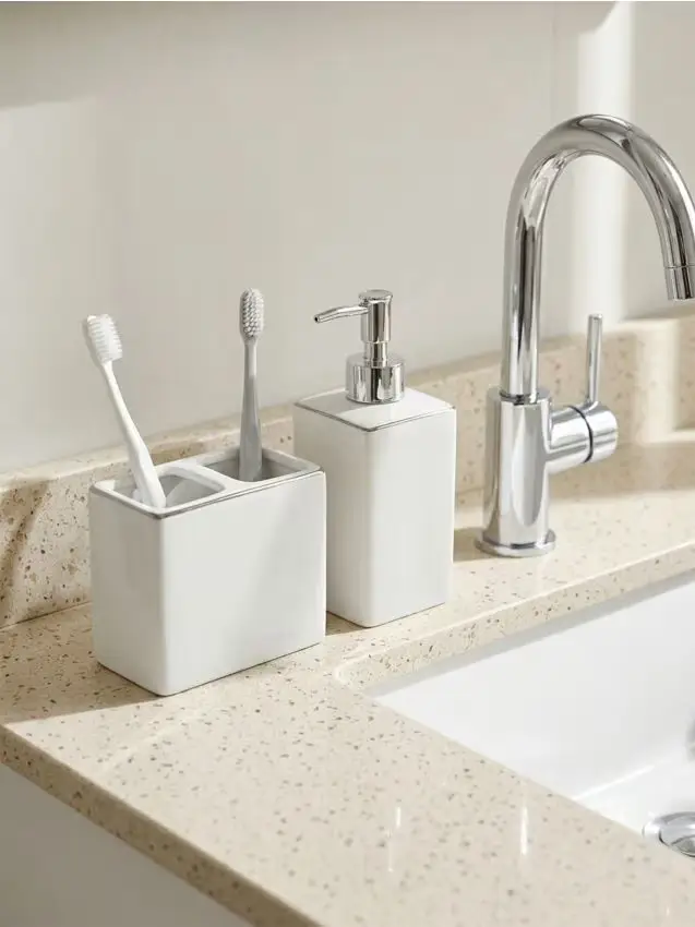 Sinsay Set Dispenser per sapone e bicchiere per spazzolini - bianco