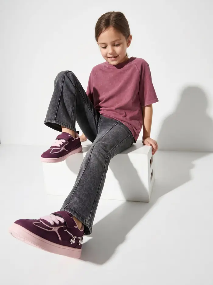 Sneakers in similcamoscio con catena decorativa - maroon