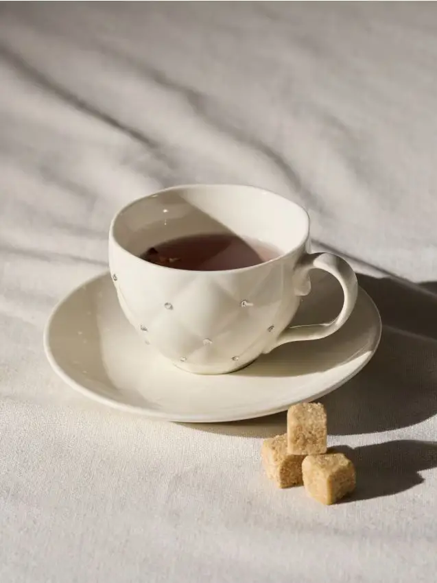 Sinsay Tazza e piattino in ceramica con cristalli decorativi - bianco