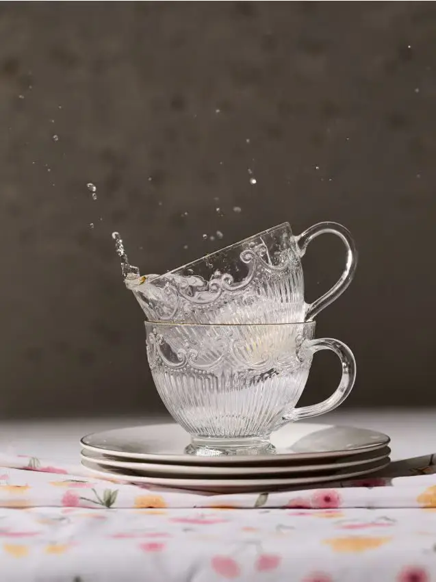 Sinsay Tazze in vetro con piede, motivo in rilievo e bordo dorato, set da 2 - clear