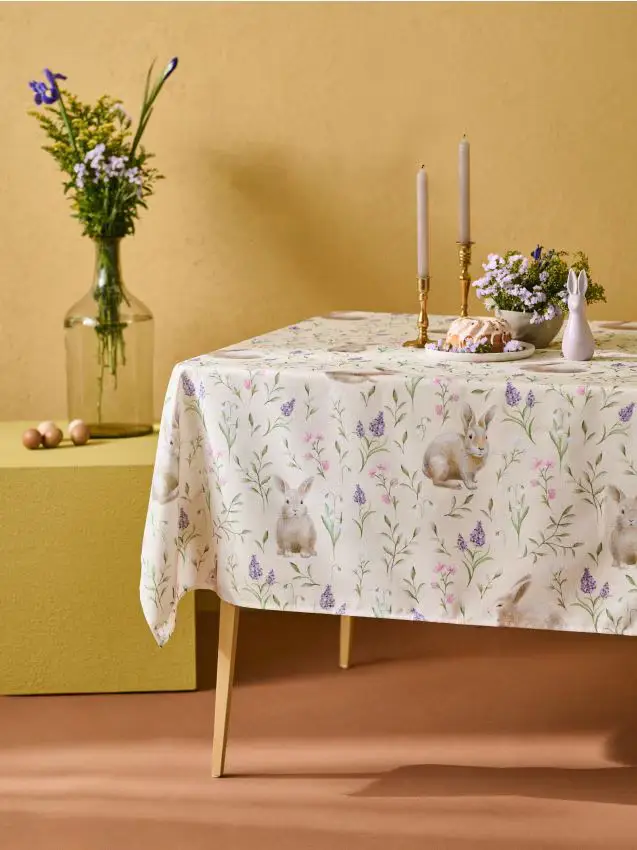 Tovaglia pasquale con motivo di coniglio e fiori - panna