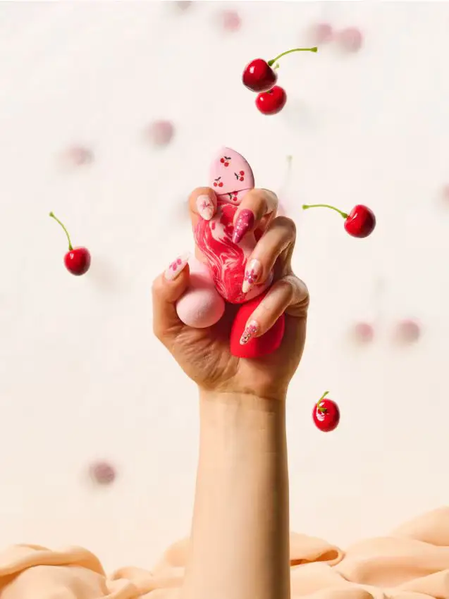 Sinsay Unghie artificiali a forma di mandorla con motivo floreale - rosa