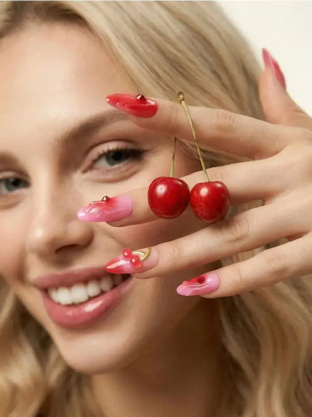 Sinsay Unghie finte a forma di mandorla con motivo fruttato - rosso