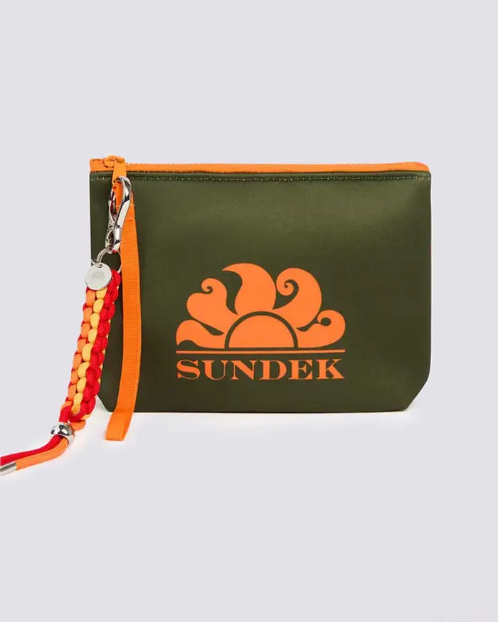 Clutch Sundek militare in neoprene con zip a contrasto e charm removibile