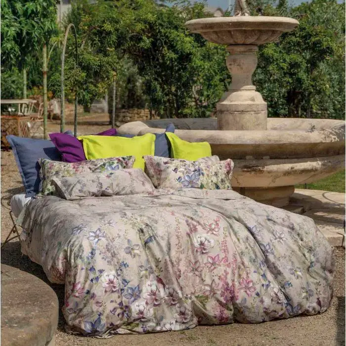 Copripiumino a due piazze double-face Arome in raso di cotone taupe con stampa floreale multicolor