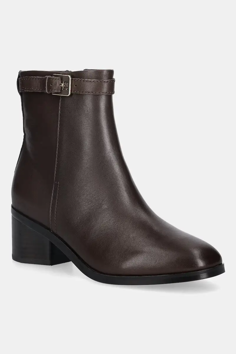 Tommy Hilfiger stivaletti alla caviglia in pelle TH BUCKLE RIDING MID HEEL BOOTIE donna colore marrone FW0FW08859