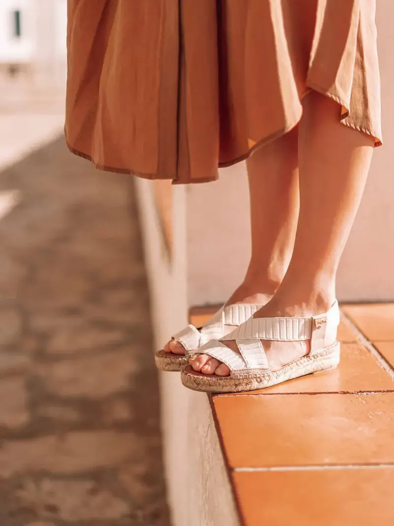 TONI PONS Sandali da donna con fasce elastiche CRUDO