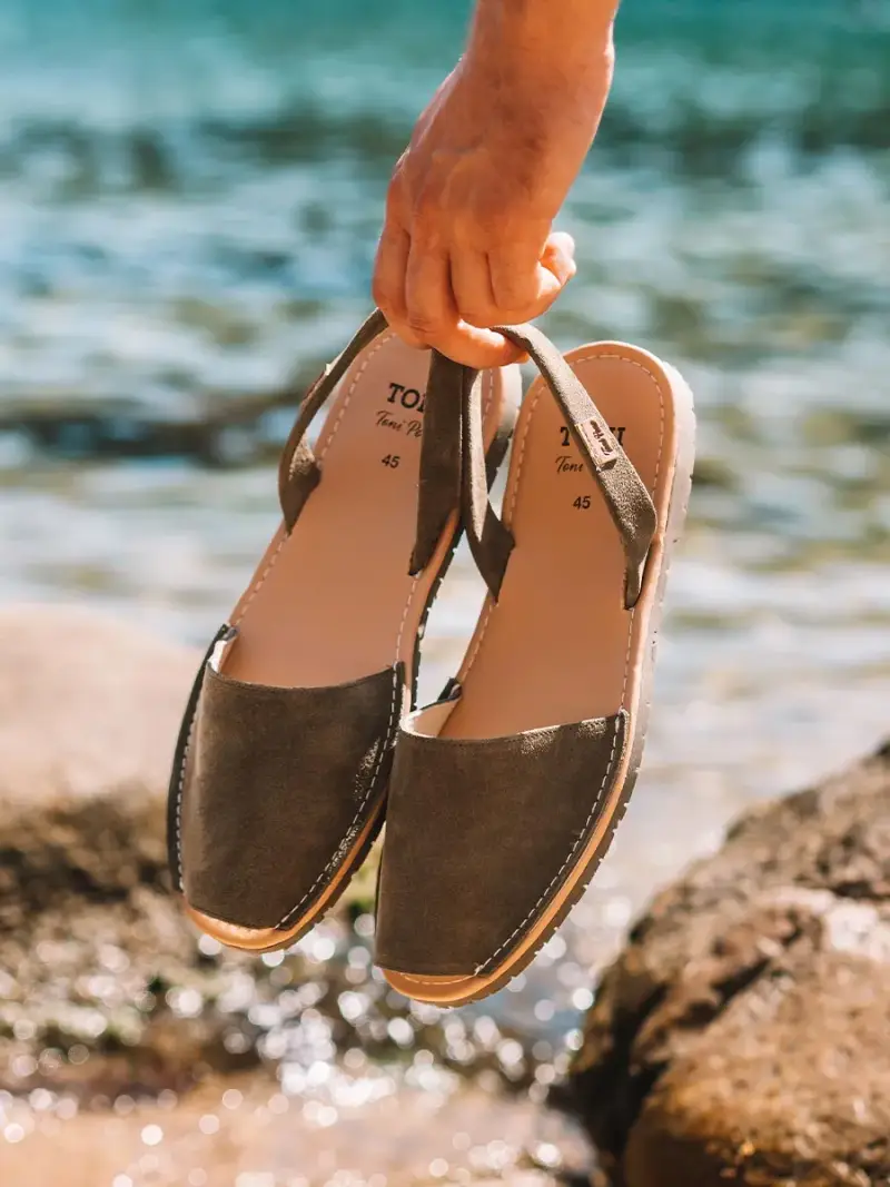 TONI PONS Sandalo da uomo tipo “menorquina” in pelle scamosciata da uomo ESERCITO