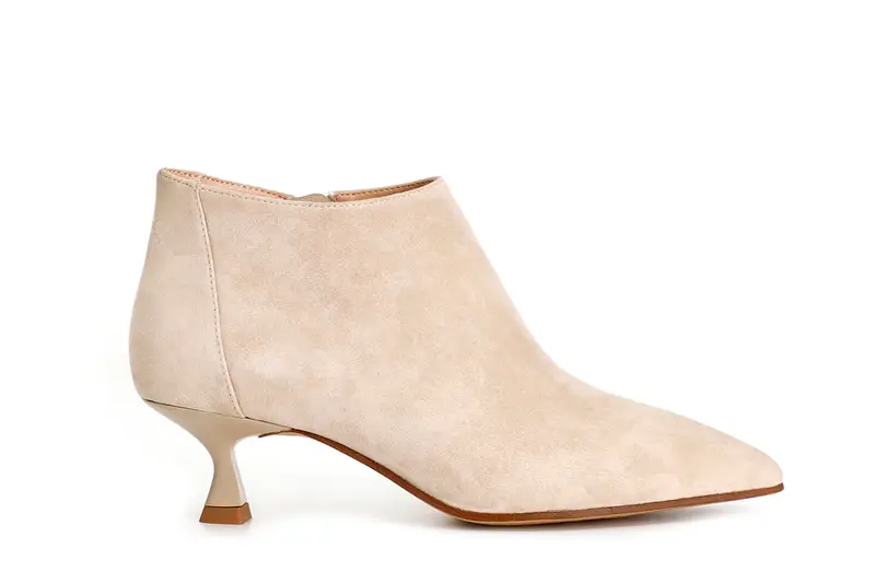 CafèNoir tronchetti affusolati in pelle con cerniera laterale e tacchetto medio ecru