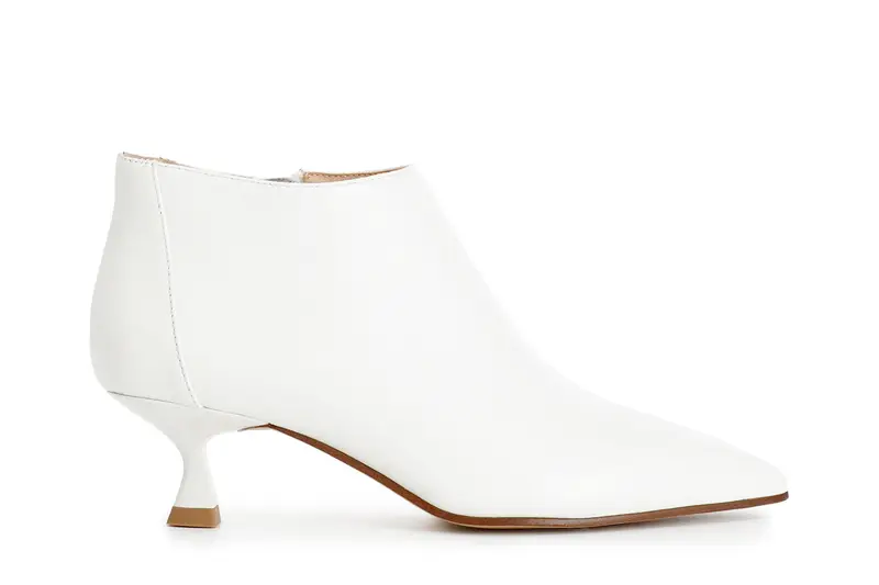 CafèNoir tronchetti affusolati in pelle con cerniera laterale e tacchetto medio off white