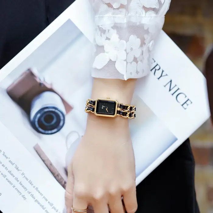 Orologio da donna con cinturino in tessuto, stile semplice e temperamento nuovo, design di lusso leggero e di nicchia