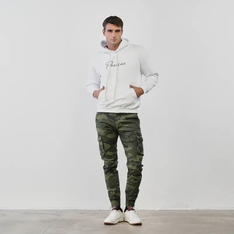 WITH SMITH Pantaloni verdi da uomo in fantasia camouflage con tasche